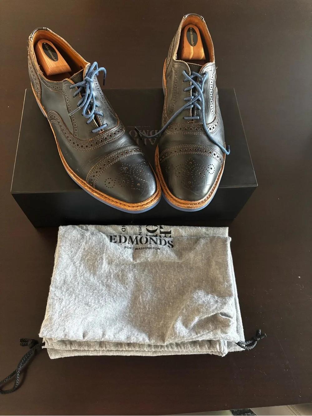 Men’s Allen Edmond’s Strandmok shoes, size 11.5 E, black leather and blue laces